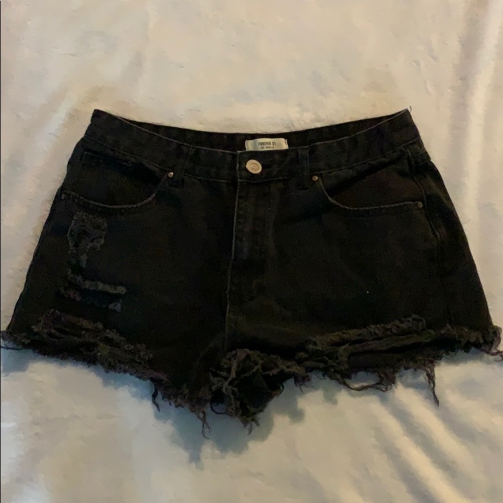 Back ripped jean shorts